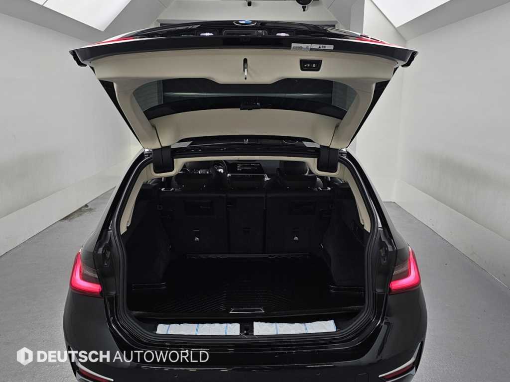 BMW 3-Series — photo 19