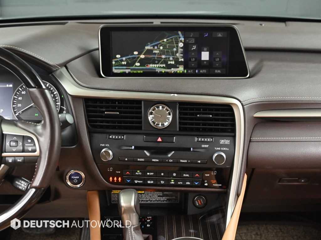 Lexus RX — photo 14