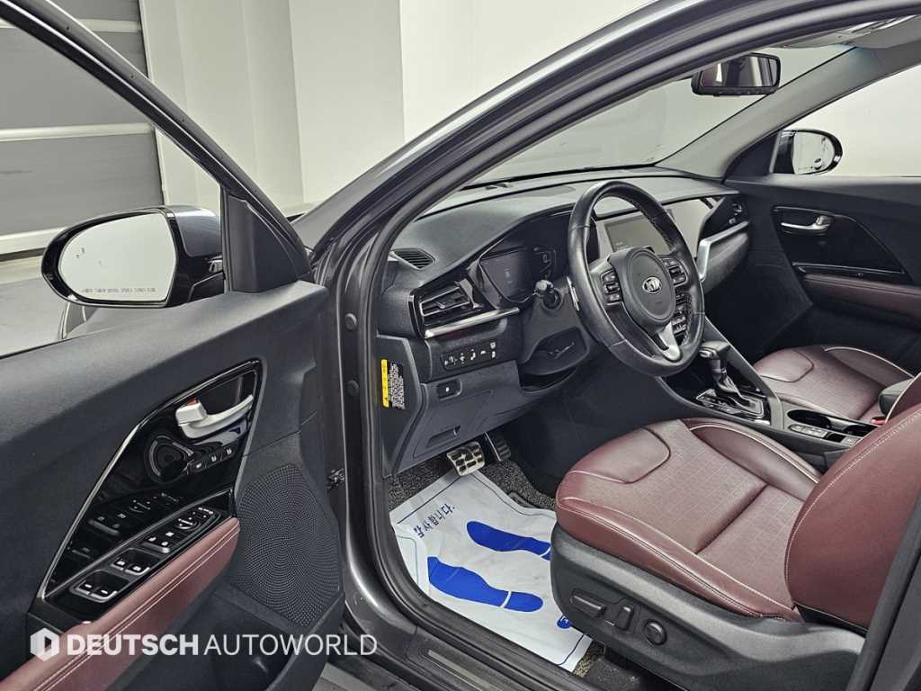Kia Niro — photo 11