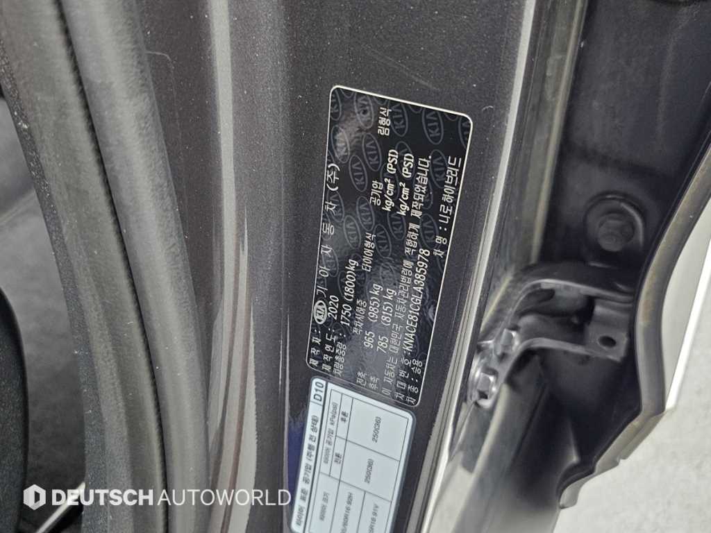 Kia Niro — photo 20