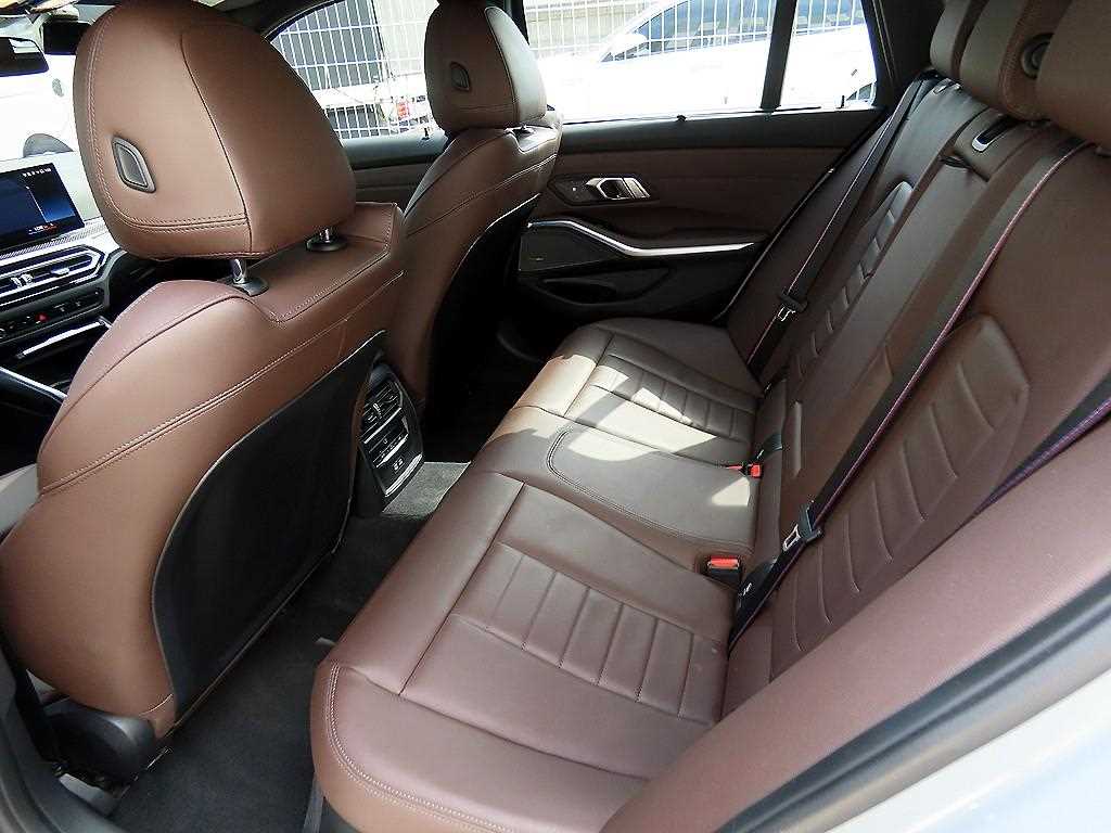 BMW 3-Series — photo 06