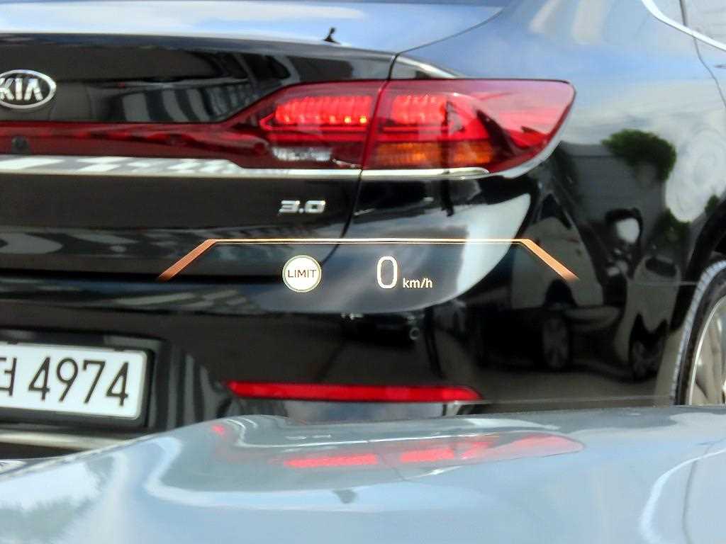 BMW 3-Series — photo 10