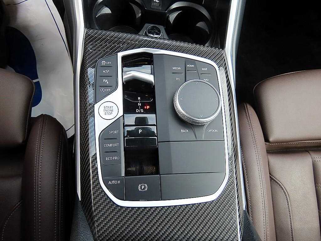 BMW 3-Series — photo 11