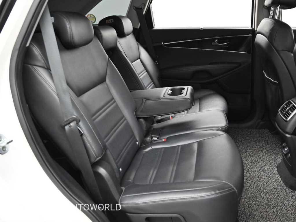 Kia Sorento — photo 12