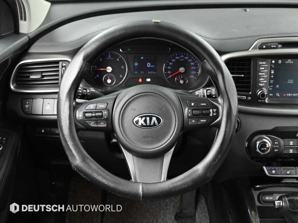 Kia Sorento — photo 13