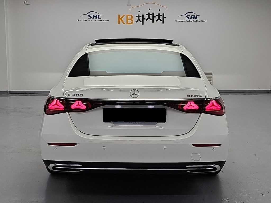 Mercedes-Benz E-Class — photo 03