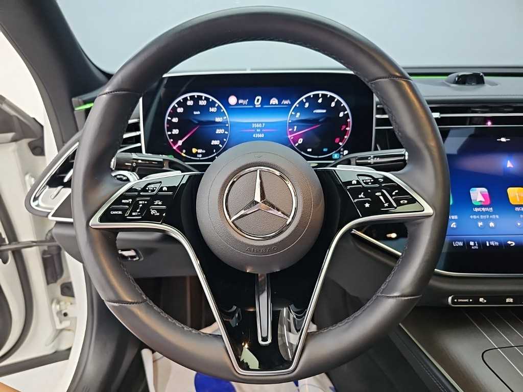 Mercedes-Benz E-Class — photo 09