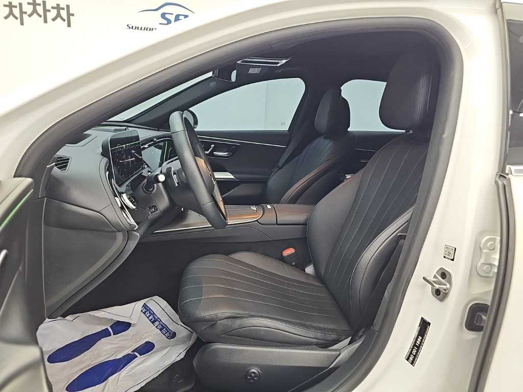Mercedes-Benz E-Class — photo 11