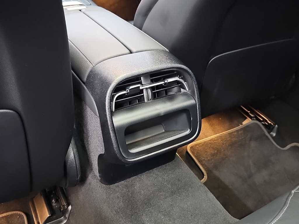 Mercedes-Benz E-Class — photo 13