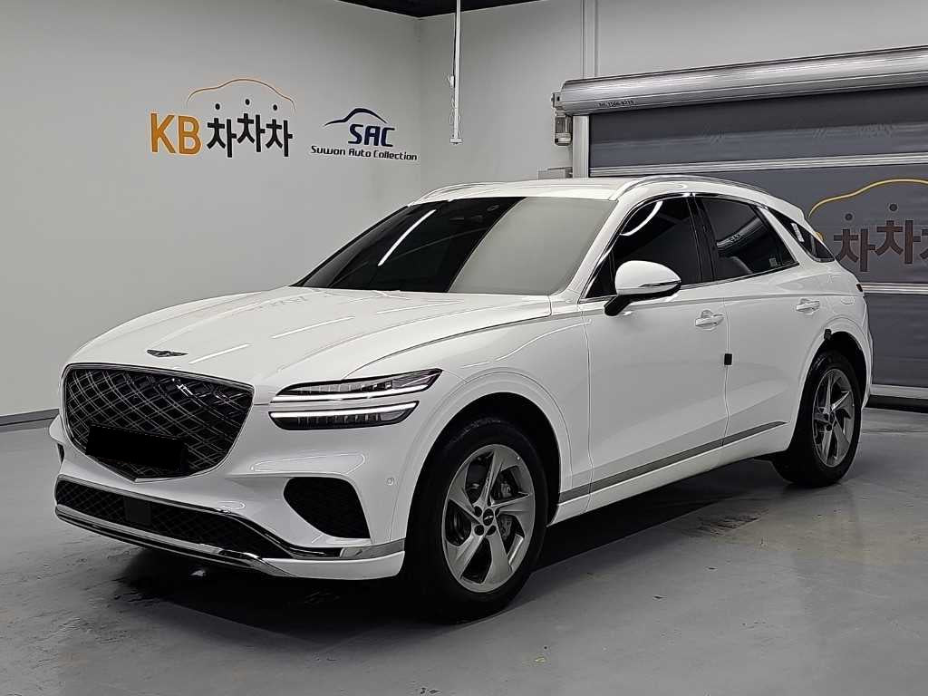 Genesis GV70 — photo 01