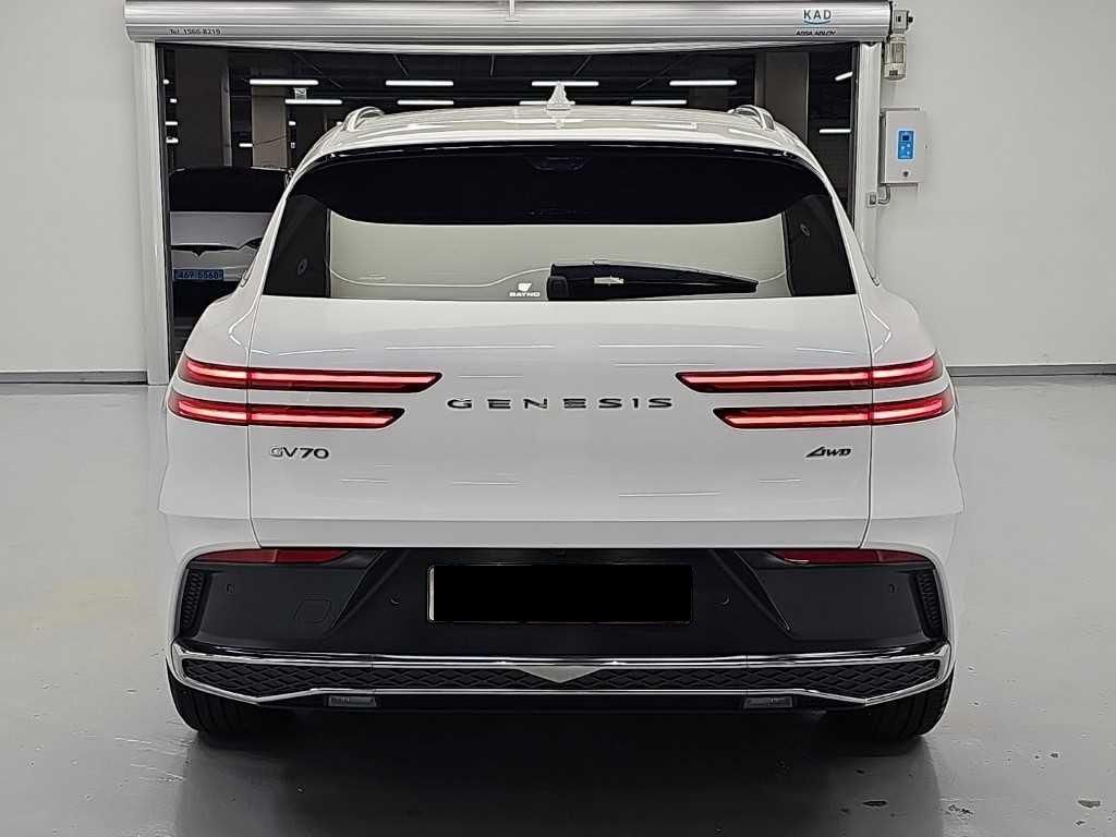 Genesis GV70 — photo 03