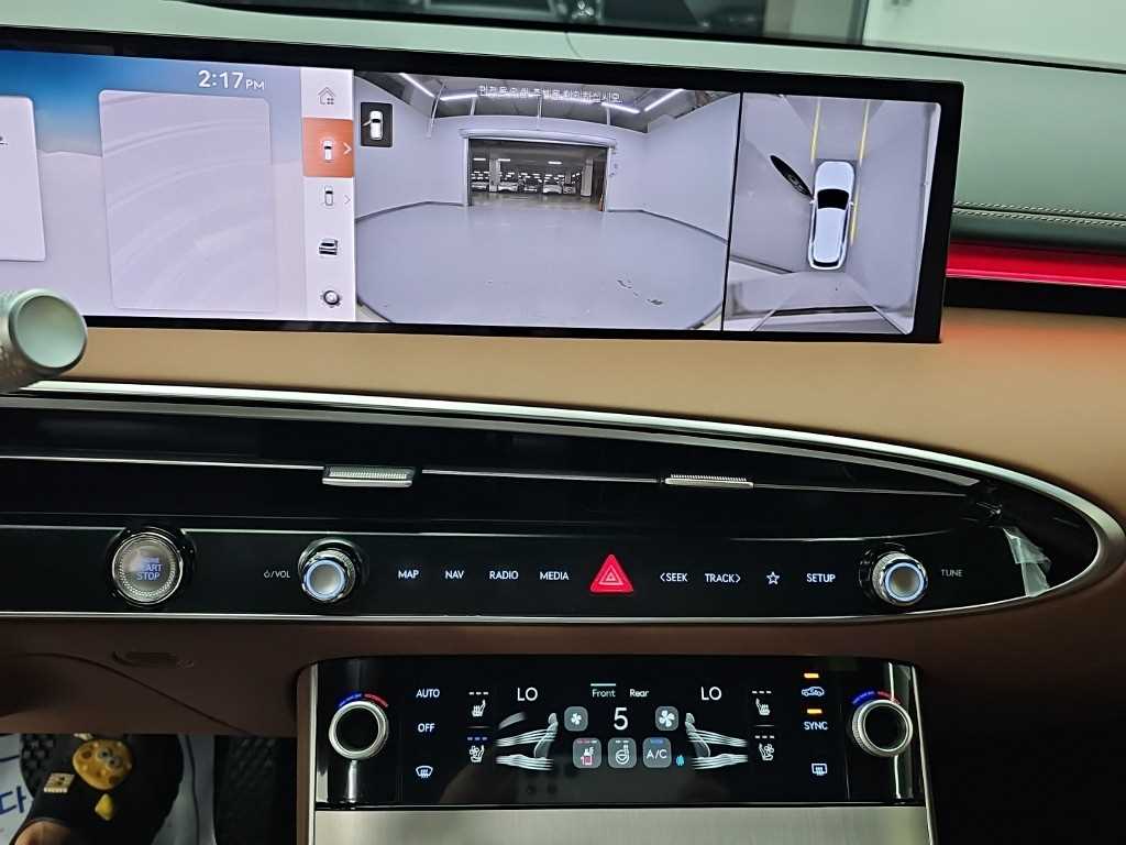 Genesis GV70 — photo 10