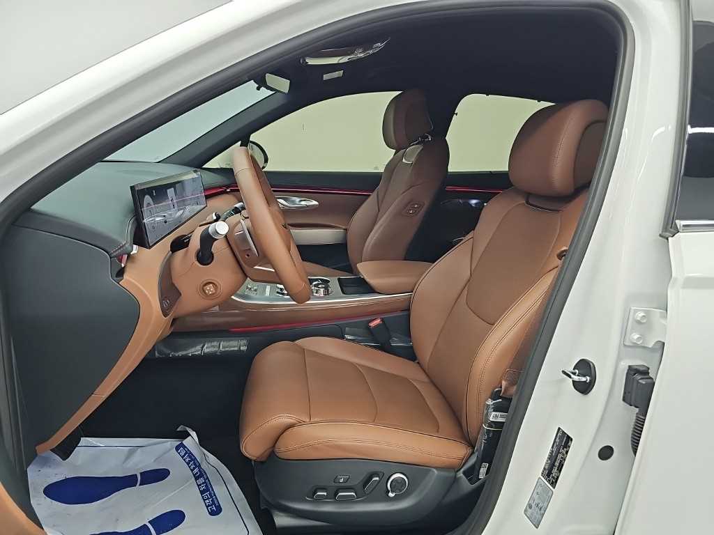 Genesis GV70 — photo 11