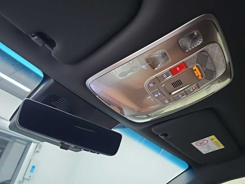 Genesis GV70 — photo 17