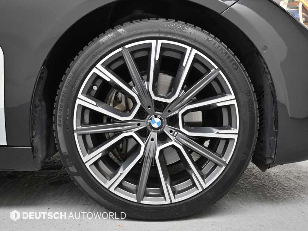 BMW 7-Series — photo 05