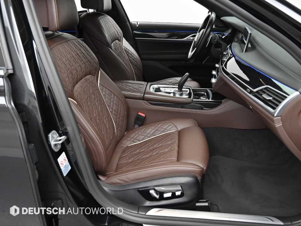 BMW 7-Series — photo 10