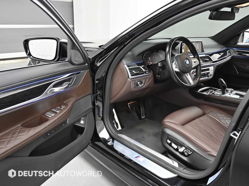 BMW 7-Series — photo 11