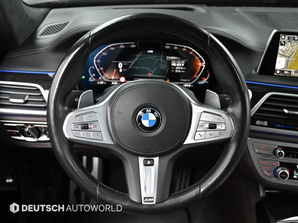 BMW 7-Series — photo 13