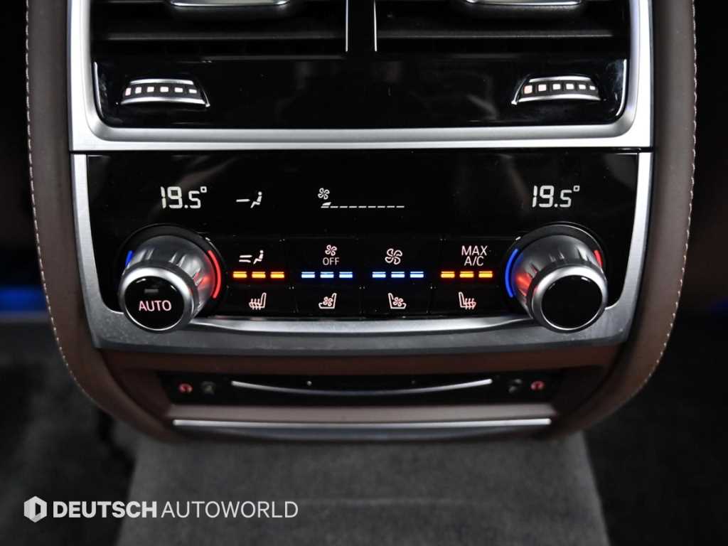 BMW 7-Series — photo 16