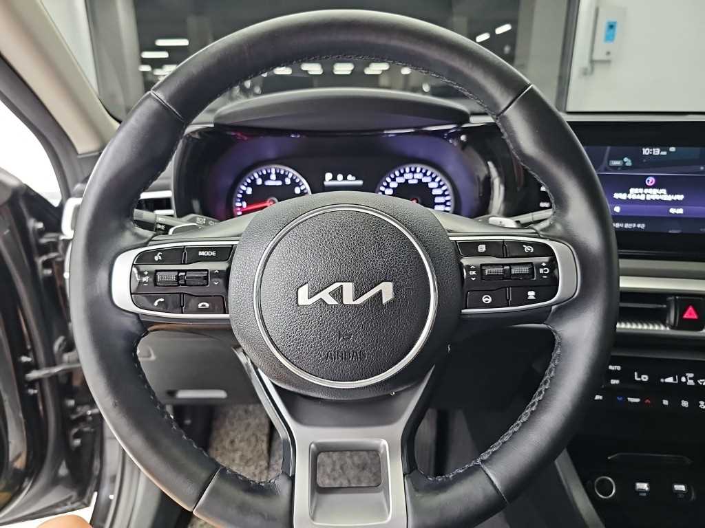 Kia K5 — photo 09