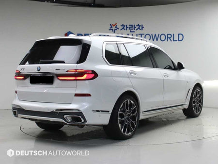 BMW X7 — photo 02