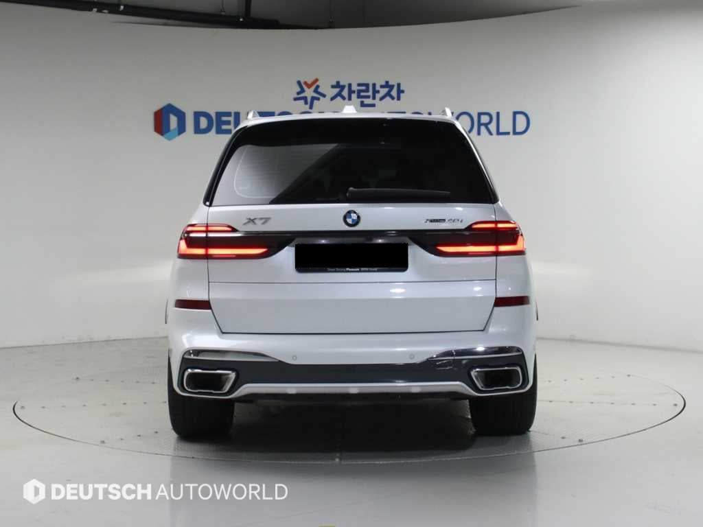 BMW X7 — photo 04