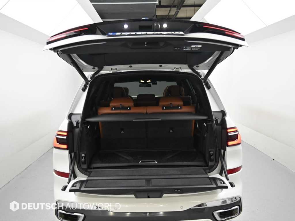 BMW X7 — photo 05