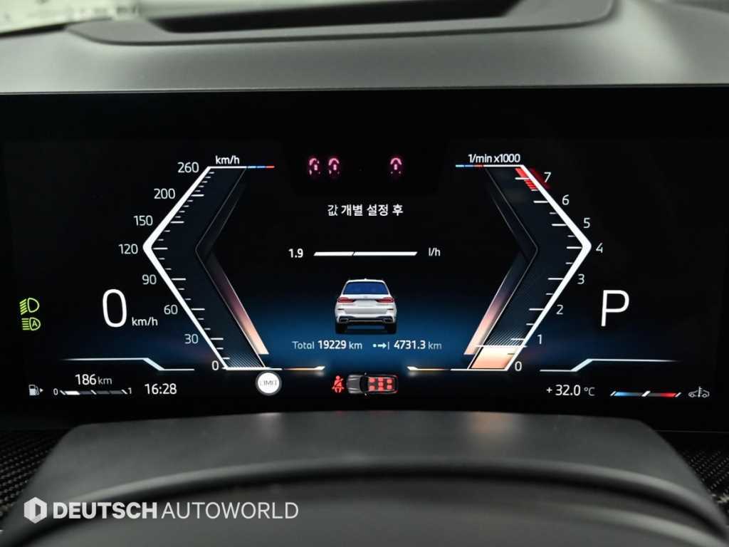 BMW X7 — photo 09