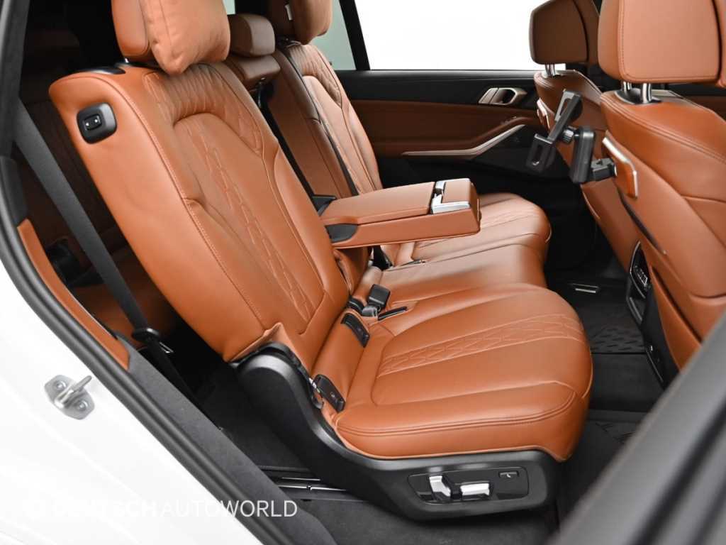 BMW X7 — photo 13
