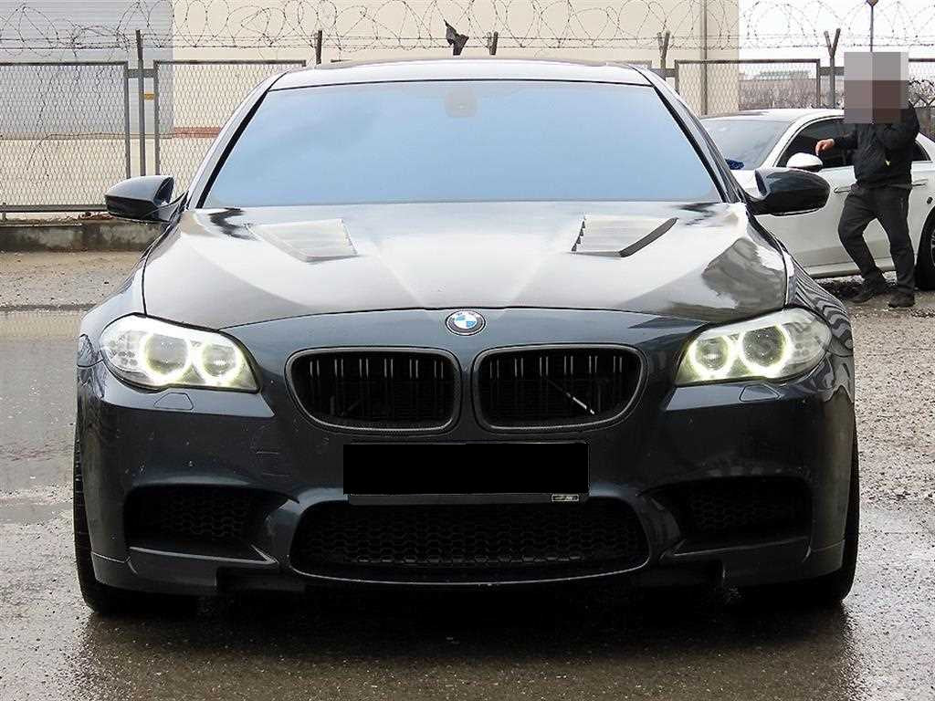BMW M5 — photo 01