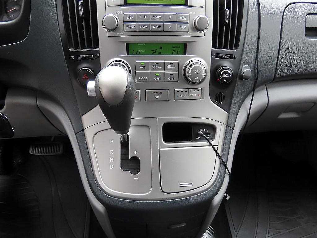 Hyundai Starex — photo 11