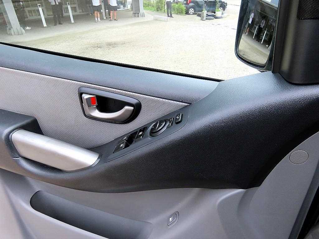Hyundai Starex — photo 12