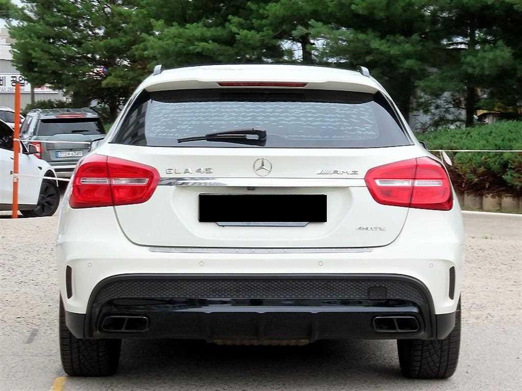 Mercedes-Benz GLA-Class — photo 04