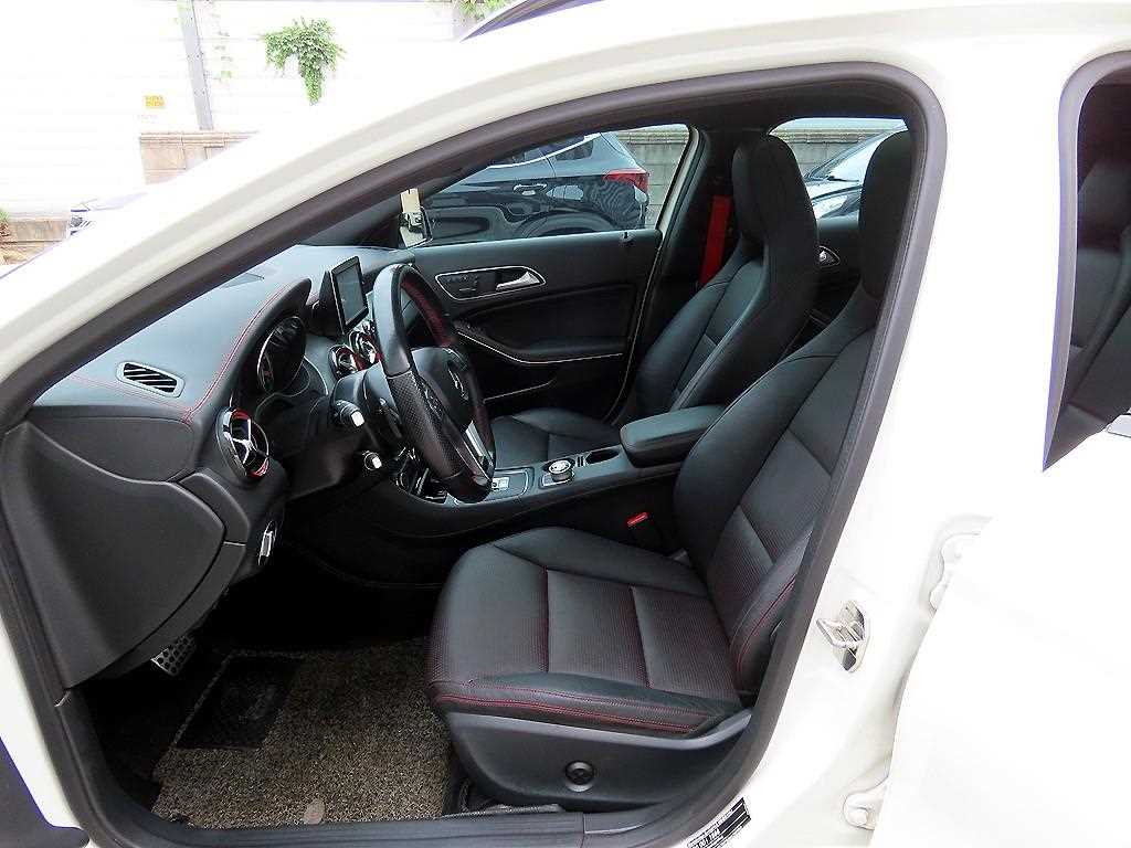 Mercedes-Benz GLA-Class — photo 05