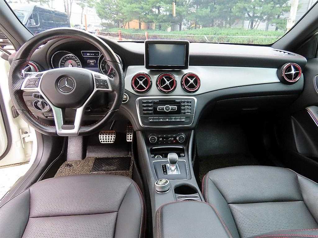 Mercedes-Benz GLA-Class — photo 07