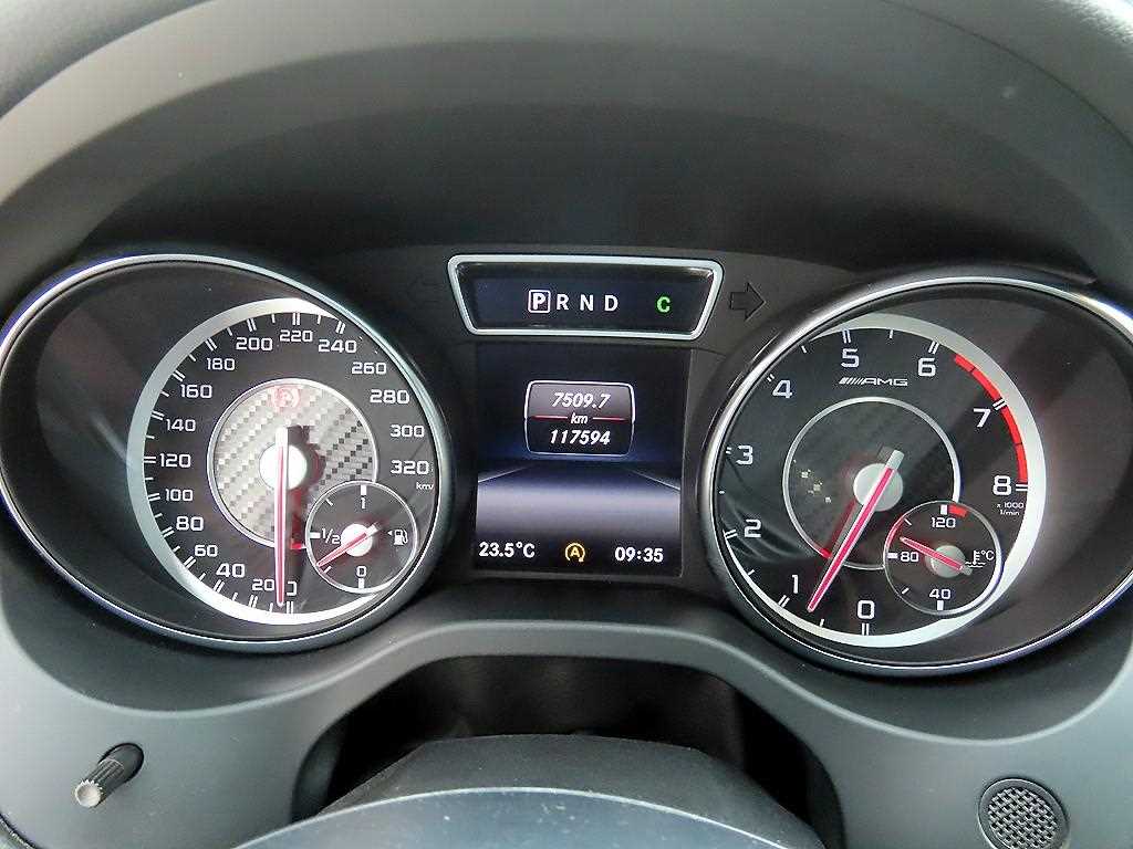 Mercedes-Benz GLA-Class — photo 09