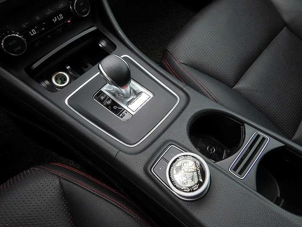 Mercedes-Benz GLA-Class — photo 10