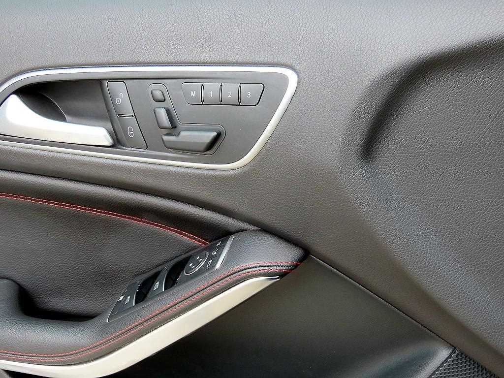 Mercedes-Benz GLA-Class — photo 11