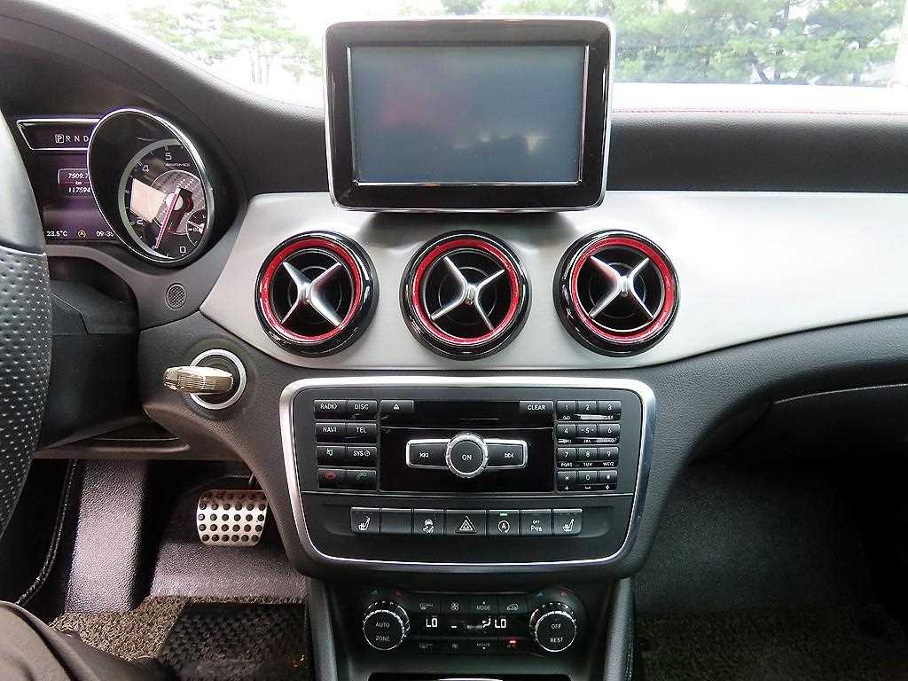 Mercedes-Benz GLA-Class — photo 13