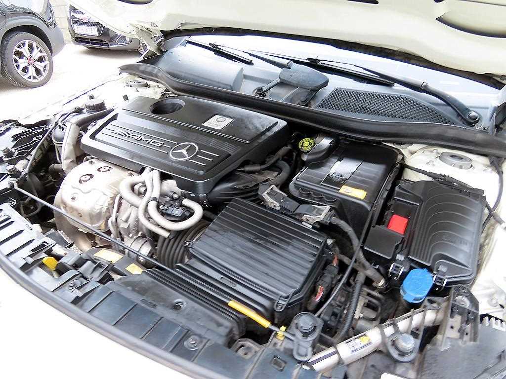 Mercedes-Benz GLA-Class — photo 18