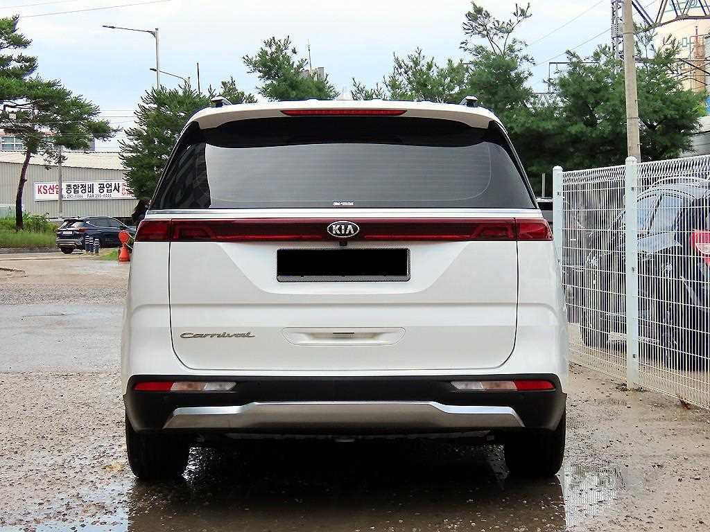 Kia Carnival — photo 04