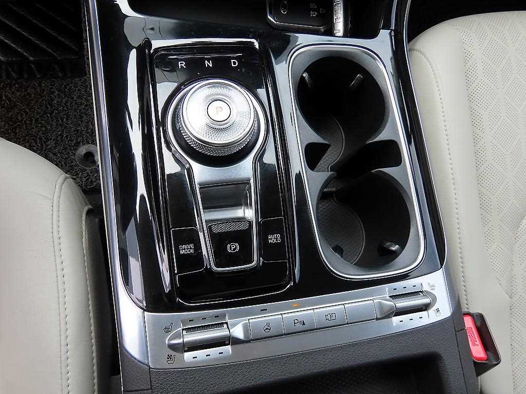 Kia Carnival — photo 11