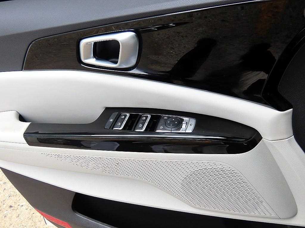 Kia Carnival — photo 12