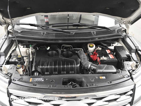 Ford Explorer — photo 06