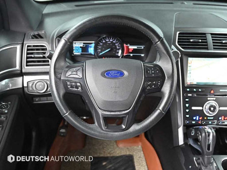 Ford Explorer — photo 13
