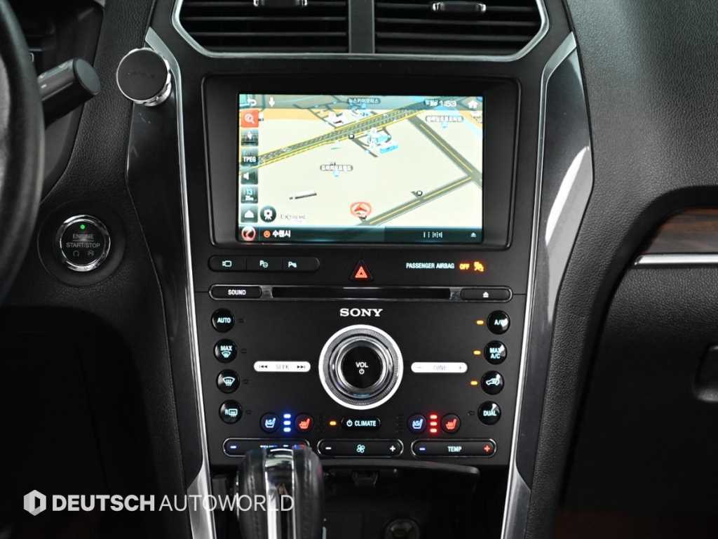 Ford Explorer — photo 14