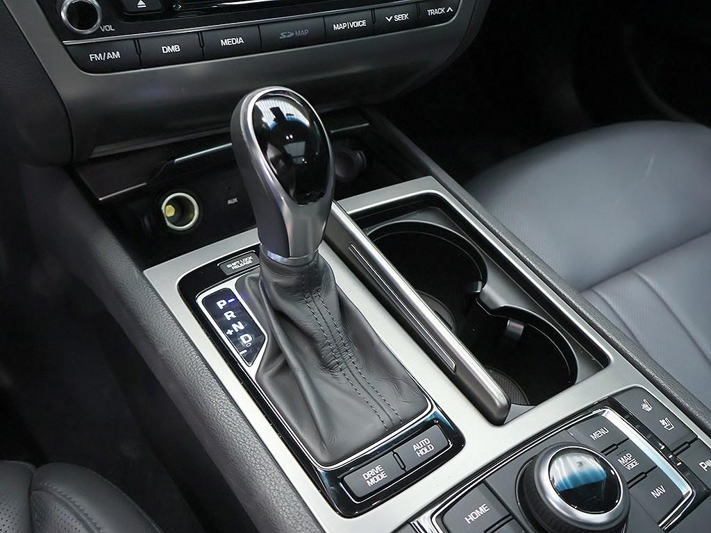 Hyundai Genesis — photo 10