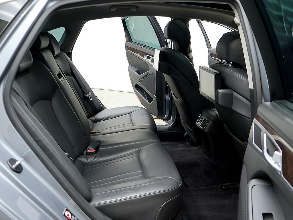 Hyundai Genesis — photo 12