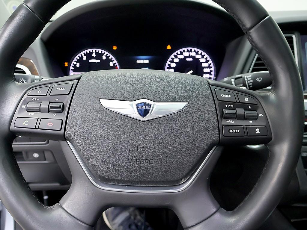 Hyundai Genesis — photo 13