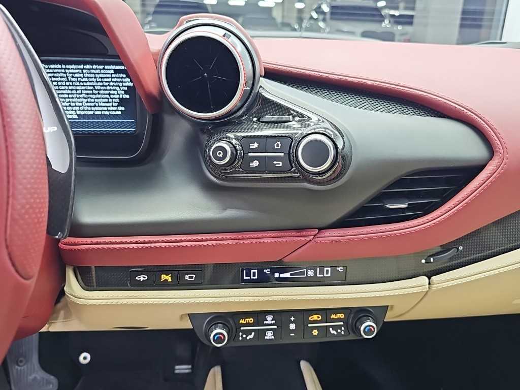 Ferrari F8 — photo 10